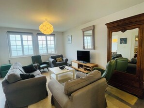 TV, books - BZ sea view and close to town center (Roscoff)