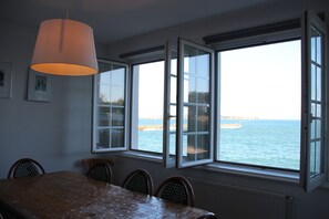Dining - BZ sea view and close to town center (Roscoff)