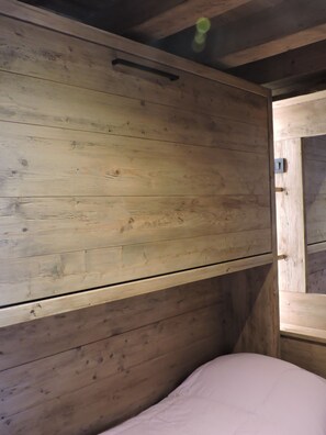 2 Schlafzimmer, Bügeleisen/Bügelbrett, Bettwäsche