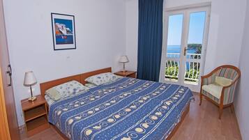 6 bedrooms, in-room safe, iron/ironing board, travel cot