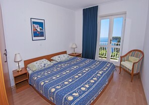 6 bedrooms, in-room safe, iron/ironing board, travel cot