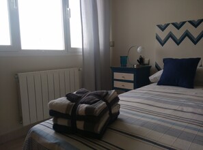 3 chambres, fer et planche à repasser, Wi-Fi, draps fournis