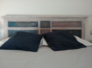 3 habitaciones, tabla de planchar con plancha, wifi y ropa de cama 