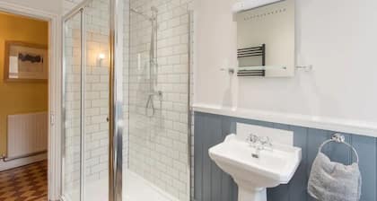 Large Holiday Cottage for families, groups near Bude in Cornwall