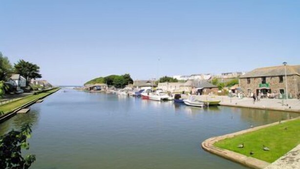 Unclassified image, 1 of 18, button - Large Holiday Cottage for families, groups near Bude in Cornwall (Bude)