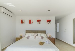 4 bedrooms, iron/ironing board, WiFi, bed sheets