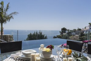 屋外ダイニングエリア