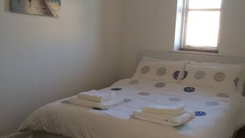 2 bedrooms, iron/ironing board, WiFi, bed sheets