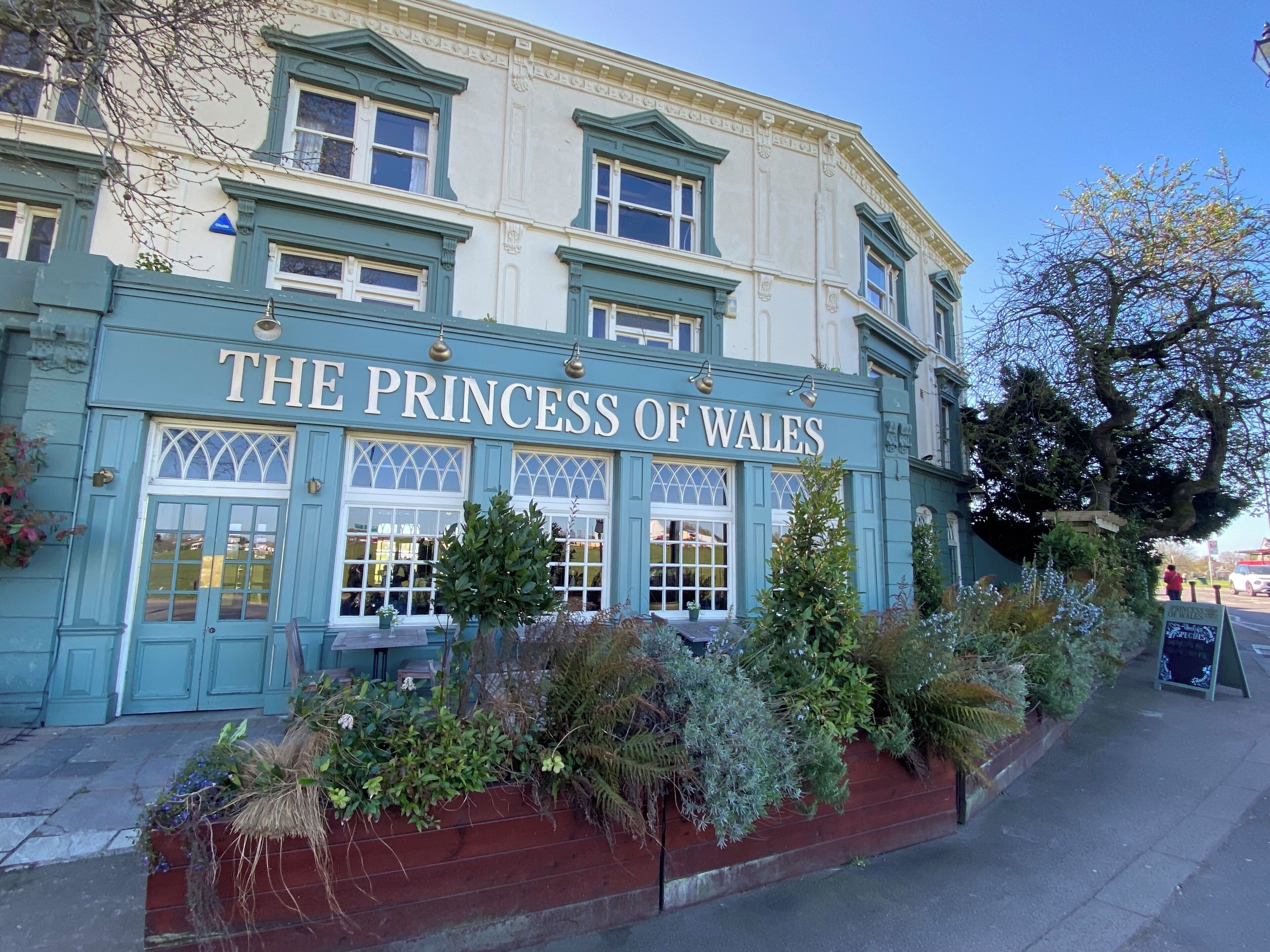 The pub- less than a minute away!
