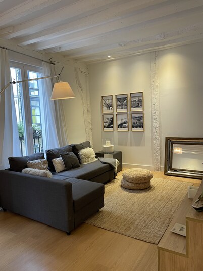Minimalist apartment in the heart of Bilbao, metro and parking at 50m