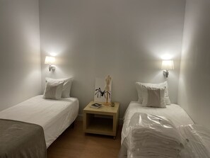 2 habitaciones, tabla de planchar con plancha y wifi gratis 