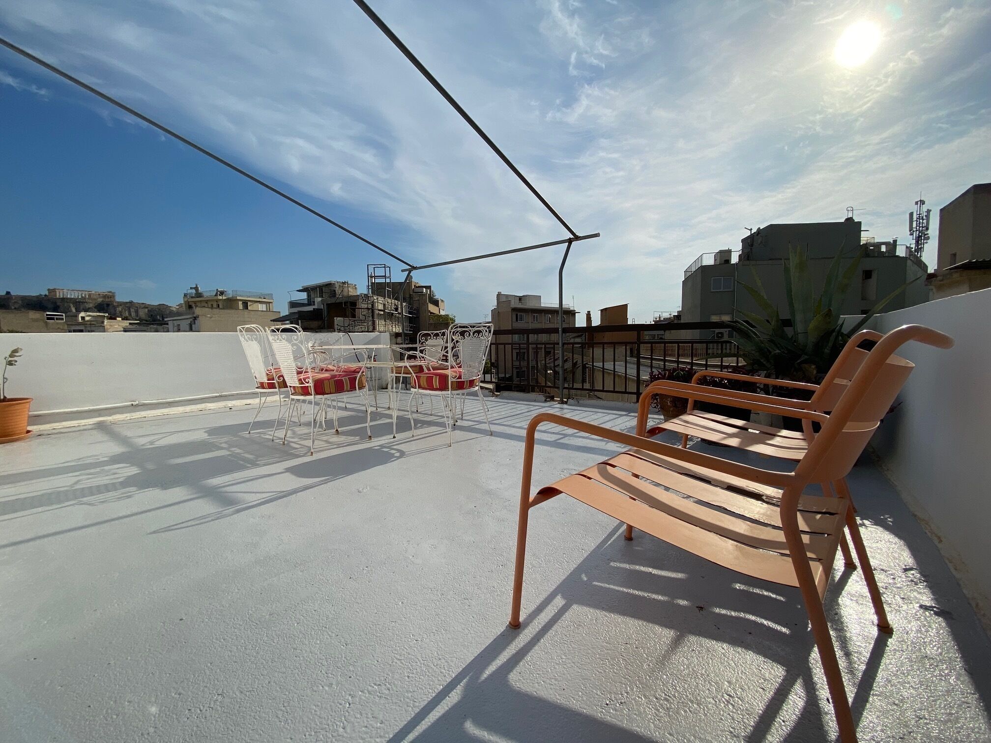 Contemporary 2 bedroom apartment, great views, sleeps 5.