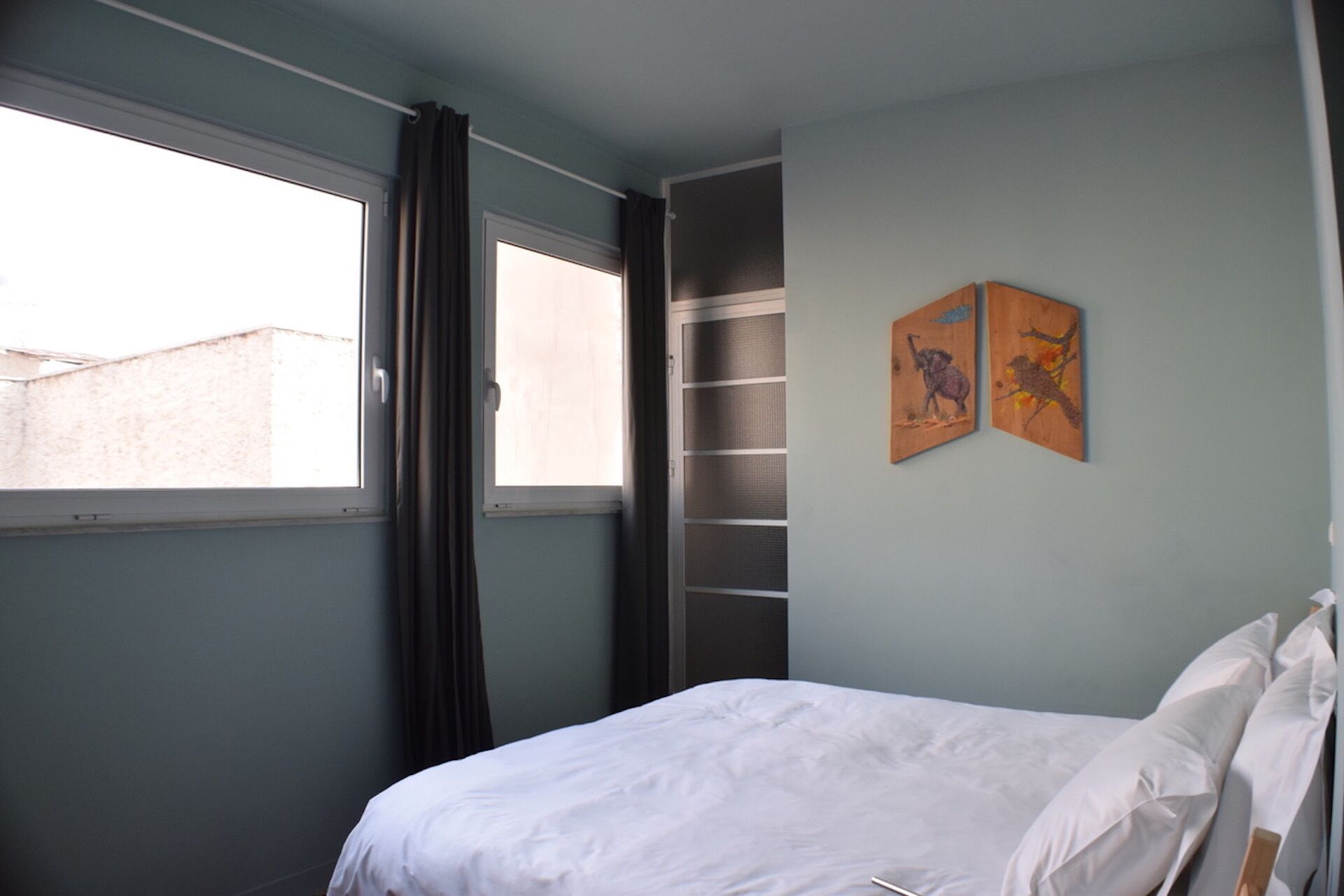 Contemporary 2 bedroom apartment, great views, sleeps 5.