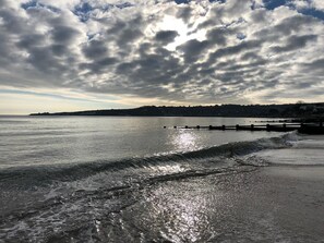 Una playa cerca