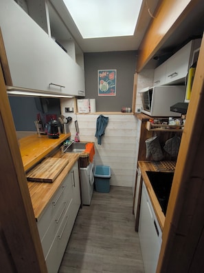 Fridge, microwave, oven, stovetop - Les Arcs 1800: 5/6 person apartment in 'LES LAUZIERES' residence (Bourg-Saint-Maurice)