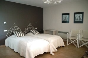 3 bedrooms, iron/ironing board, travel cot, free WiFi