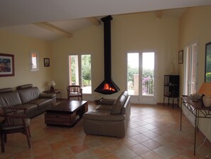 Smart TV, fireplace, DVD player, table tennis