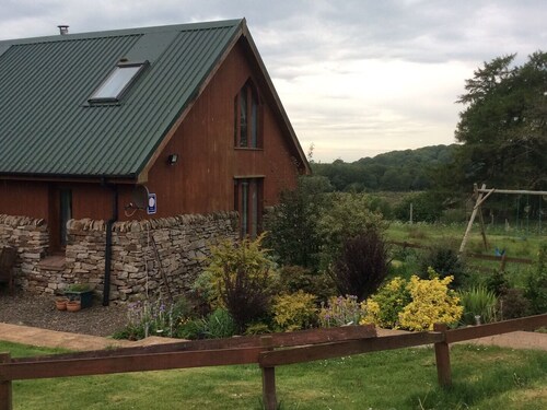 Short breaks avail now !!! 2nights min, log fire,Pets welc,wine /chocs  Inc.