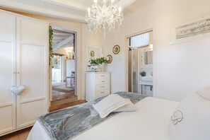 3 bedrooms, in-room safe, iron/ironing board, bed sheets