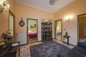 3 bedrooms, in-room safe, iron/ironing board, travel cot