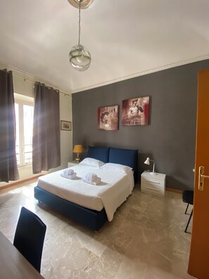 3 bedrooms, in-room safe, iron/ironing board, travel cot