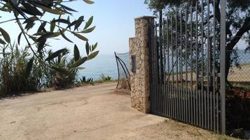 Enceinte de lâhĂ©bergement