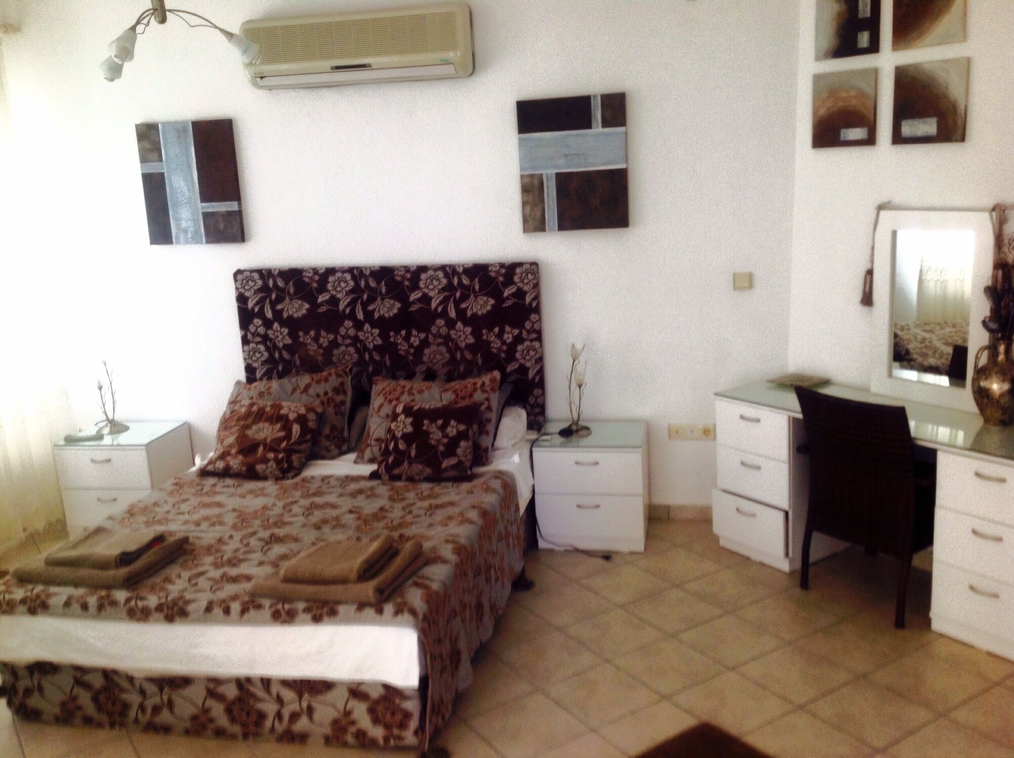 Luxury 6 bedroom villa all ensuite , private pool free wifi,aircon,Sat TV