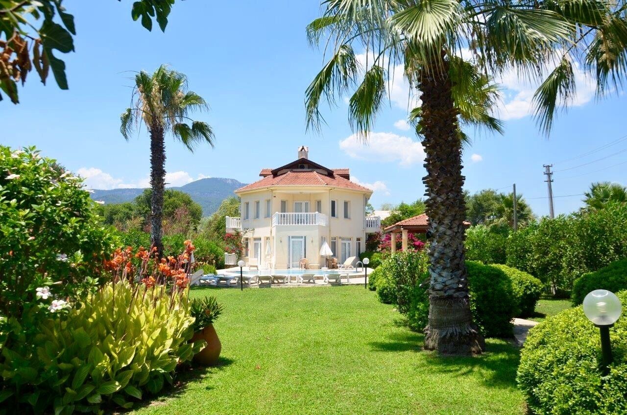 Luxury 6 bedroom villa all ensuite , private pool free wifi,aircon,Sat TV