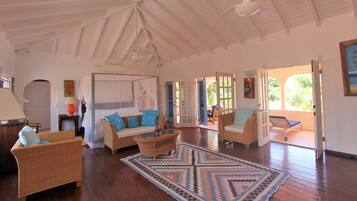 6 chambres, coffres-forts dans les chambres, bureau