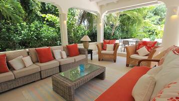 TV connectée, lecteur de DVD, livres, médiathÚque