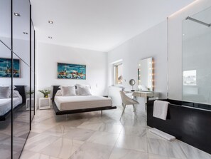 2 bedrooms, desk, iron/ironing board, WiFi - Spectacular attic with the best terrace in Seville (Sevilla)