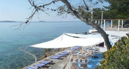 Apartment T3, 2 bedrooms for 4 people in villa 150 meters from the sea