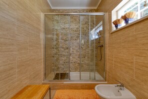 Bathtub, hair dryer, bidet, towels - Character house with private pool ideally situated - Alvor (Alvor)