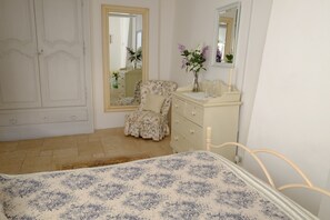 1 makuuhuone, silitysrauta/-lauta, Wi-Fi, vuodevaatteet