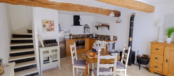 Chez LuLu – charming village house with roof terrace in the heart of Olonzac