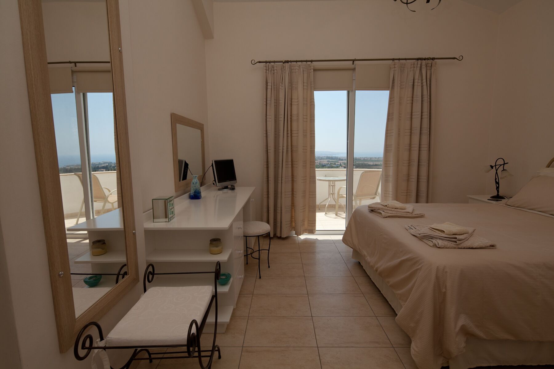 3 bedrooms, in-room safe, iron/ironing board, free WiFi