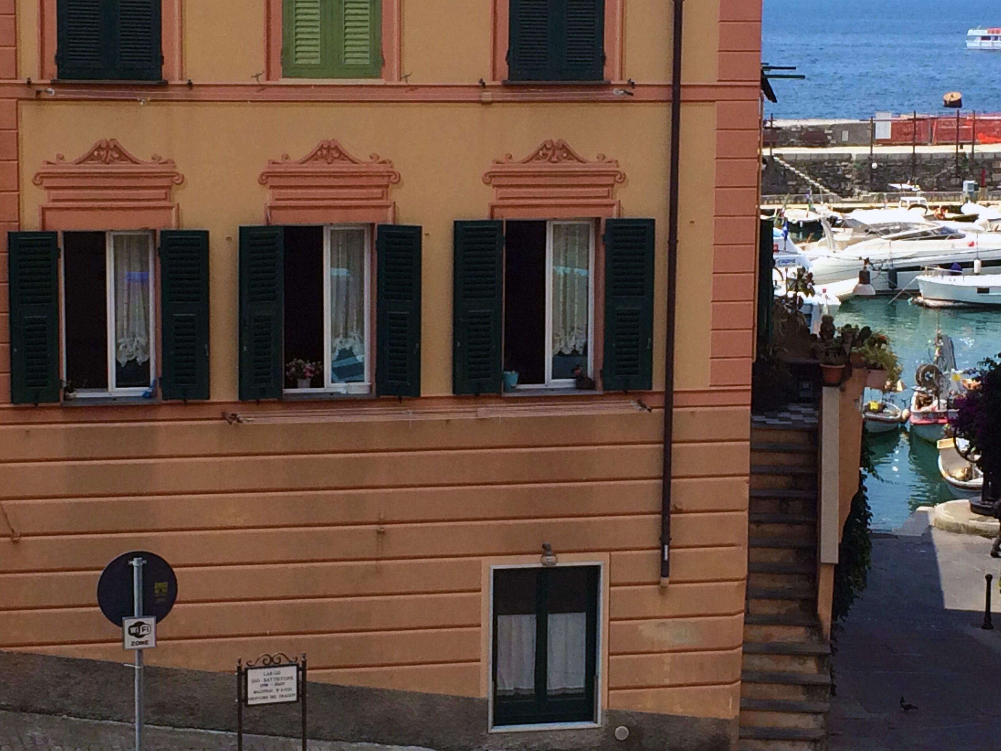 Central apartment, one step away from the sea