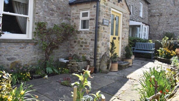 A stone building with a yellow door and a sign reading "Corner House." - Yorkshire Dales Stone Cottage. Wonderful Location for Walking in Swaledale (Grinton)
