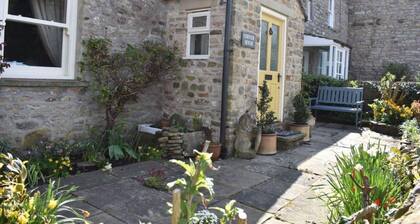 Yorkshire Dales Stone Cottage. Wonderful Location for Walking in Swaledale