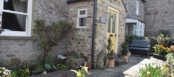 Yorkshire Dales Stone Cottage. Wonderful Location for Walking in Swaledale