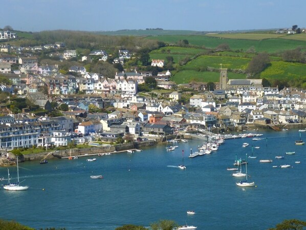 Marina - Expansive sea & lighthouse views. Luxury apartment on Devon clifftop NOW 15% OFF (Hallsands)
