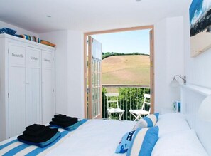 2 bedrooms, iron/ironing board, travel cot, free WiFi - Expansive sea & lighthouse views. Luxury apartment on Devon clifftop NOW 15% OFF (Hallsands)