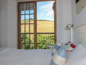 2 bedrooms, iron/ironing board, travel crib, free WiFi - Expansive sea & lighthouse views. Luxury apartment on Devon clifftop NOW 15% OFF (Hallsands)