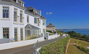 Exterior - Expansive sea & lighthouse views. Luxury apartment on Devon clifftop NOW 15% OFF (Hallsands)