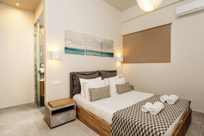 3 chambres, coffres-forts dans les chambres, fer et planche à repasser