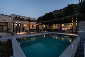 Outdoor pool, a heated pool