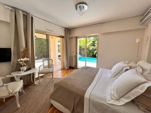 4 bedrooms, iron/ironing board, travel cot, free WiFi