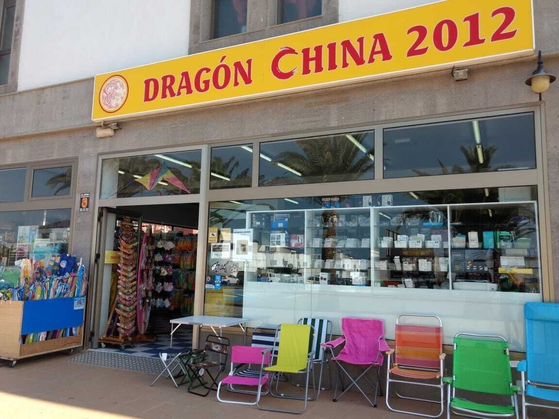 A storefront with a sign reading "Dragón China 2012".