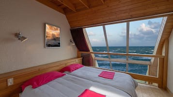 4 bedrooms, iron/ironing board, travel cot, free WiFi