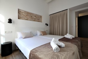 3 bedrooms, iron/ironing board, Internet, bed sheets